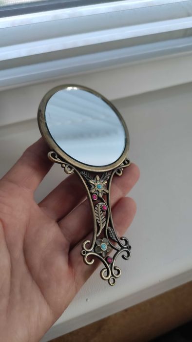 Кутийка за бижута и огледала