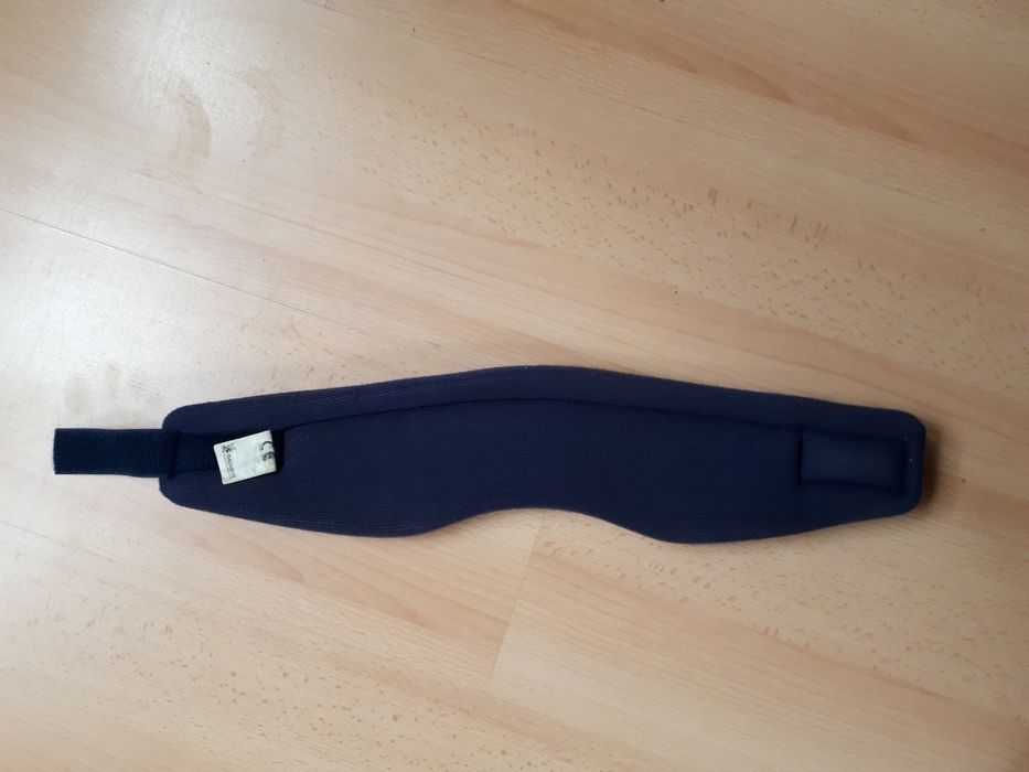 Полутвърда шийна яка