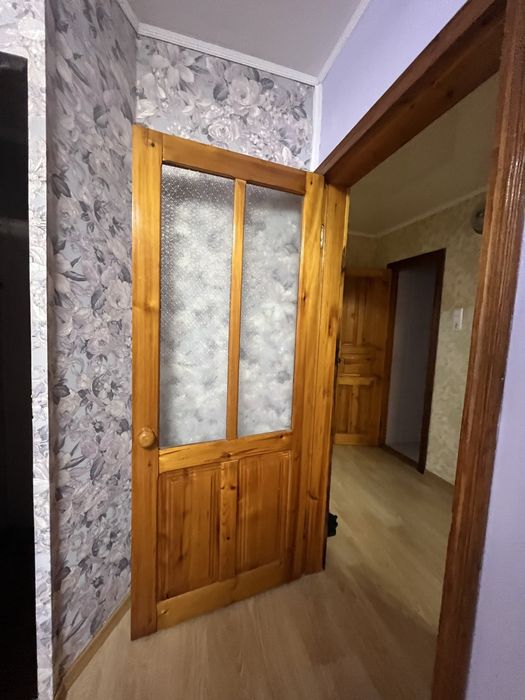 Деревянные двери со стеклом