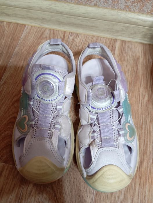 Продам обувь девочковую