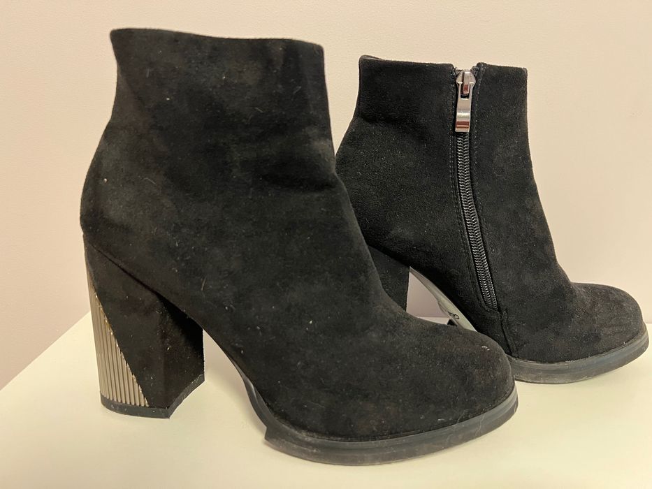 Велурени боти с интересен ток