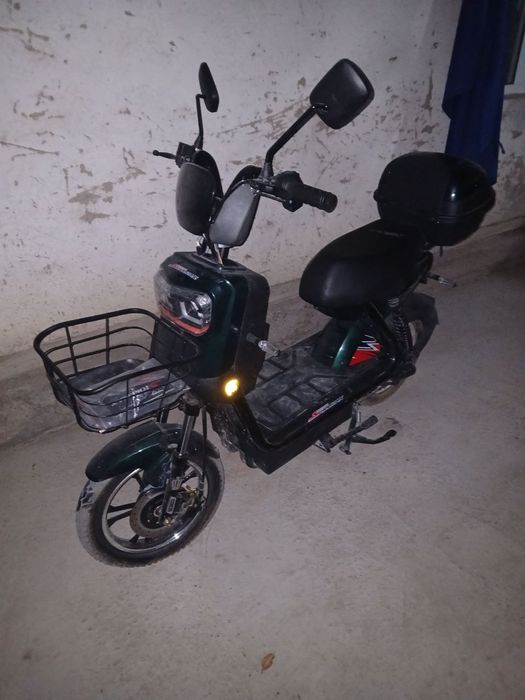 Skuter sotiladi yangi  3 kun buldi  srochni pul kerakligi uchun