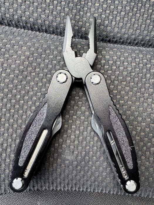 Multitool pliabil