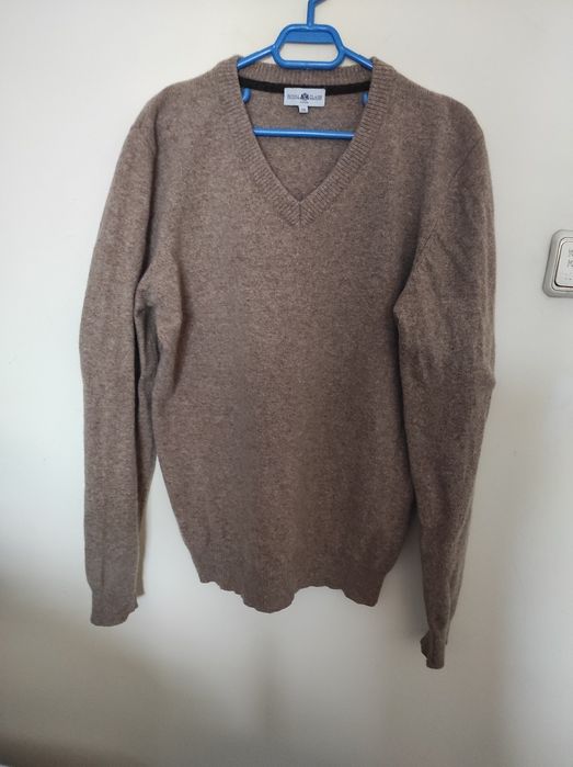 Tricouri cu maneca scurta sau lunga, modele diferite si mărimi diferit