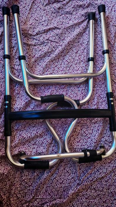 Ходунки для пожилых людей.