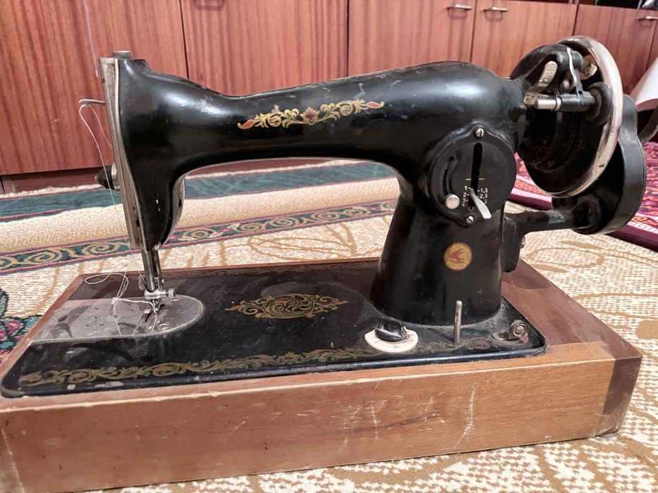 Tikuv mashinasi sotiladi