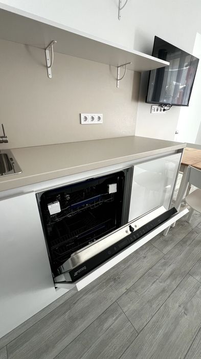 Дава се под наем Тристаен апартамент в Варна, Бриз - 90 кв.м за 900 € - Снимка #4