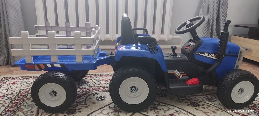 Продам детский Электро трактор с пультом детям до 6-7 лет новый!