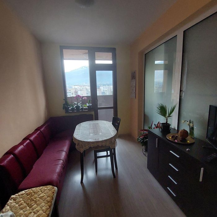 Дава се под наем Двустаен апартамент в София, Бъкстон - 60 кв.м за 613 € - Снимка #1