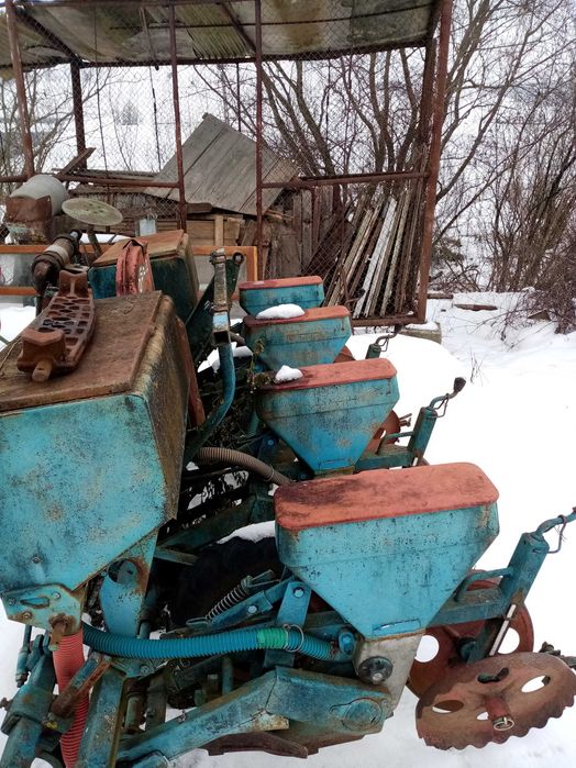 Vând semănătoare prasitoare monosem 4 rânduri