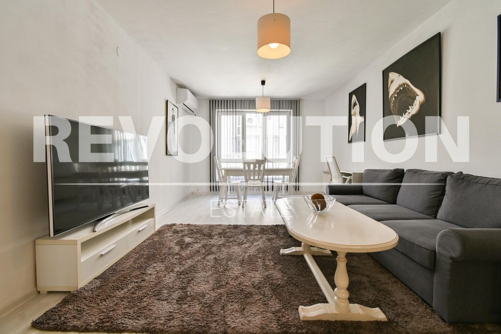 Дава се под наем Двустаен апартамент в София, Център - 72 кв.м за 747.66 € - Снимка #2