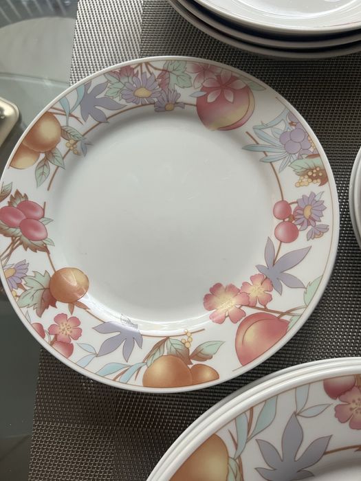 Сервиз от 14 броя чинии