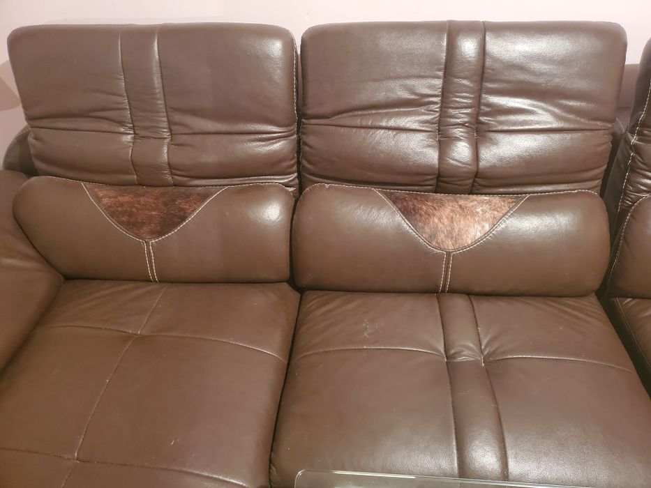 Кожаный диван коричневый