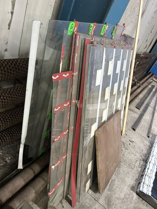 Отдам стекло от витрин