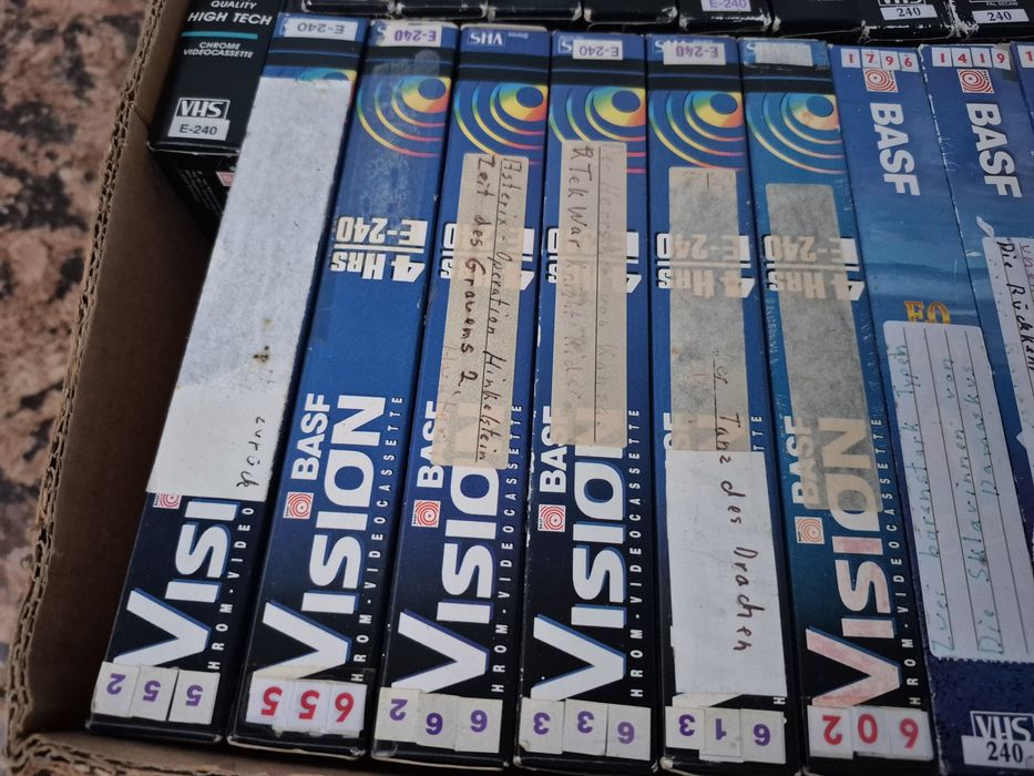 Vând 72 casete video VHS originale Basf ,colecție filme drama,western