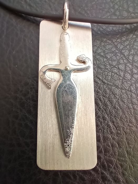 Колие със сребърна висулка и сребърна закопчалка 40 см.