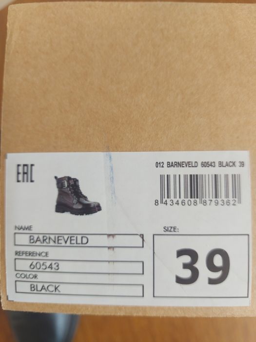 Продам ботинки женские