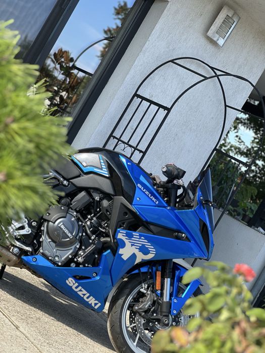 • Suzuki GSX-8R 2024•