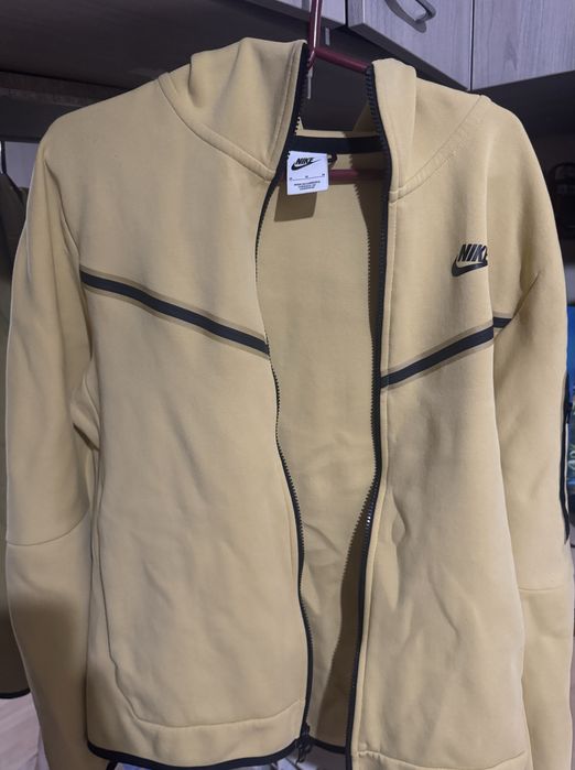 Nike teck fleece-жълт-ОРИГИНАЛЕН
