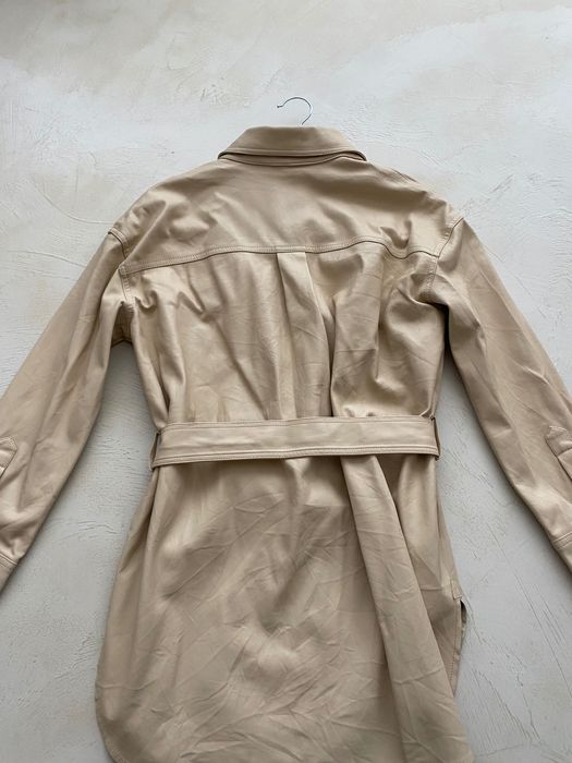 Бежова удължена риза от еко кожа Zara, размер М(38)