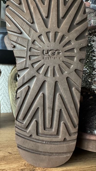 Дамски UGG номер 40