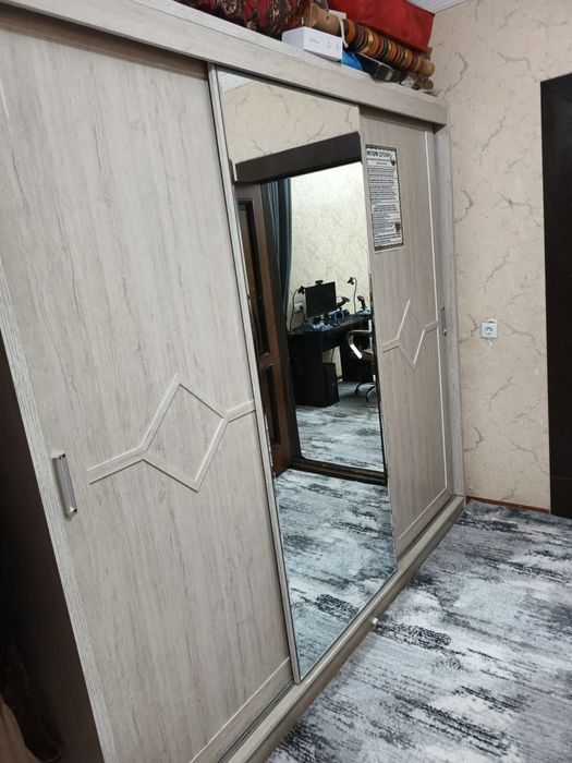 Kuxnni garnitur sotiladi