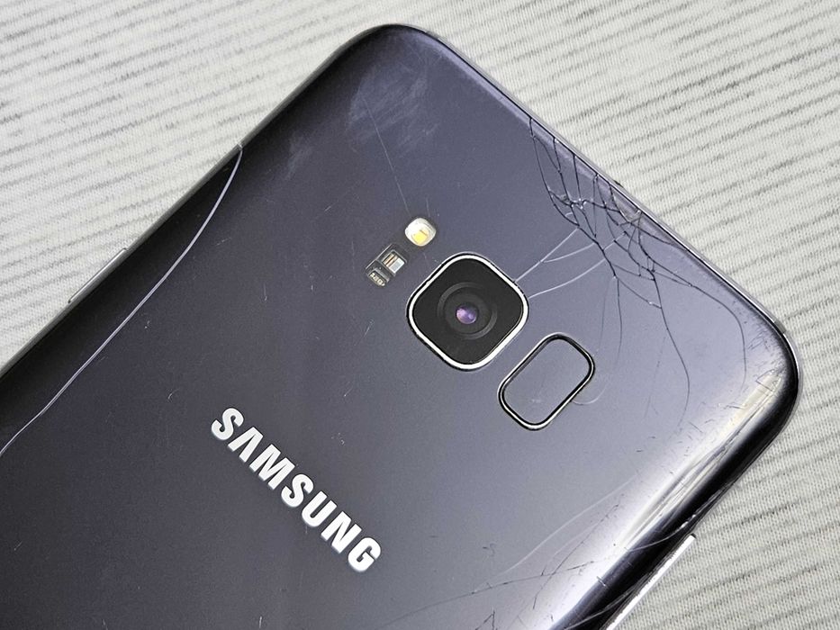 Samsung S8 Plus cu placa buna, displayul fisurat, bateria e defecta