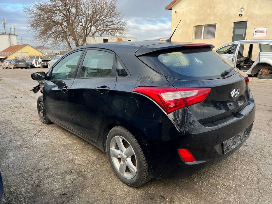 На части HYUNDAI i30 1.4 CRDi DOHC 16V 2012год бензин