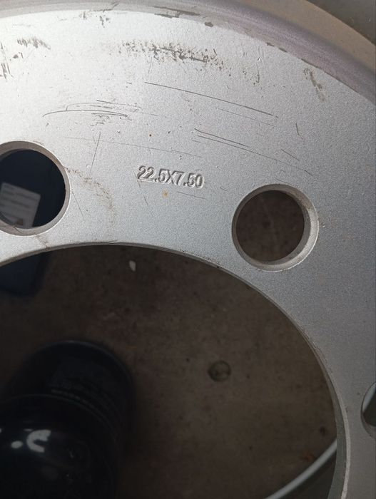 Diska bez kamir qalinligi 14,mm
Razmer 22,5×7,5 
6 dona 800000 so'mdan