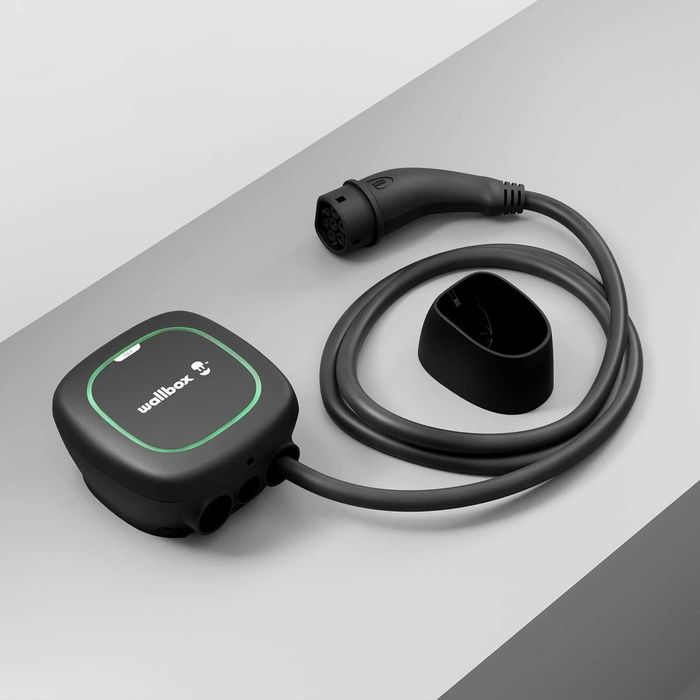Зарядна станция Wallbox Pulsar Max 22kW Type 2 5m