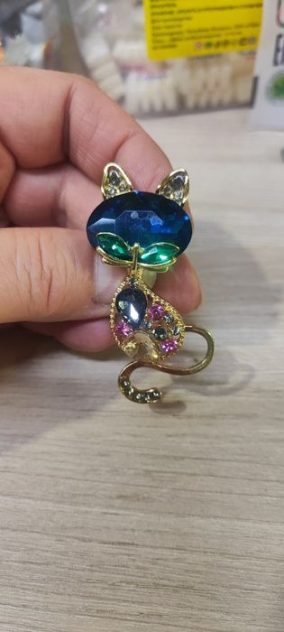 Брошь кошечка с камнями