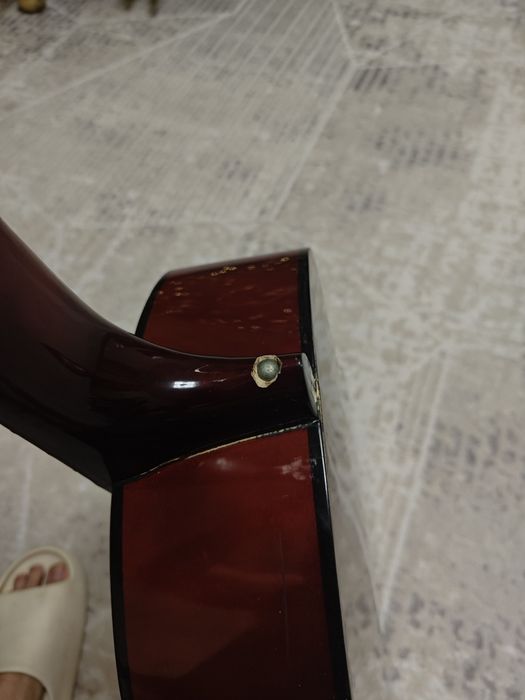 Продам акустическую гитару