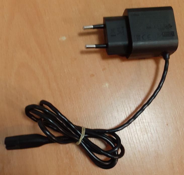 Vând 2 Alimentatoare BRAUN 12V 400mA (0.4A)  pentru aparate de îngrijire personală, aparate de ras, trimmere, mașini de tuns .45 Lei buc.