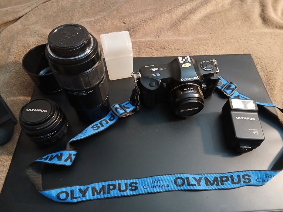 Olympus OM-101 Power Focus + 35-70mm + 70-210mm AF + Blitz T18 – COMPLET
