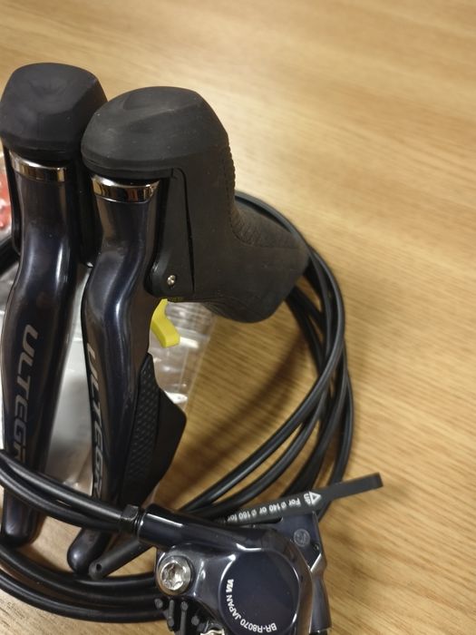Команди Хидравлични: SHIMANO ULTEGRA Di2 ST-R8070 + BR-R8070/Комплект/