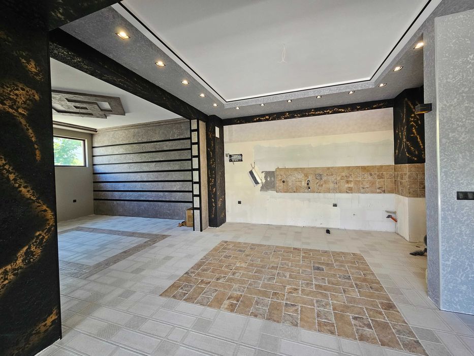 Продава се Тристаен апартамент в Велико Търново, Бузлуджа - 150 кв.м за 1200 €/кв.м - Снимка #1