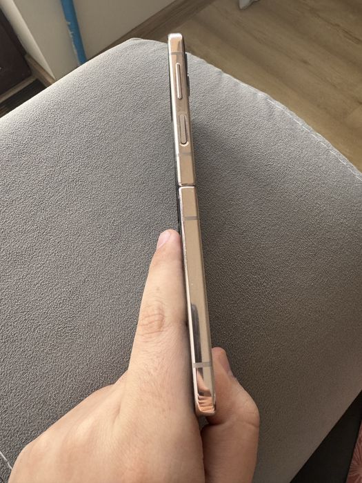 Samsung Galaxy Z Flip 4 Rose Gold