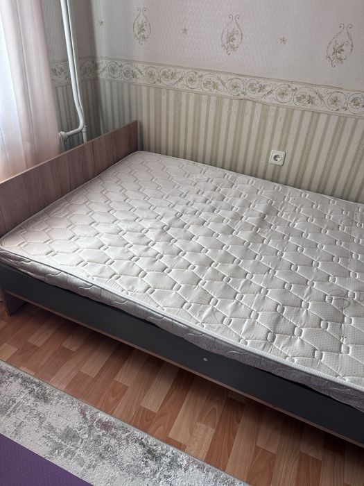 Продам кровать полуторка с матрасом