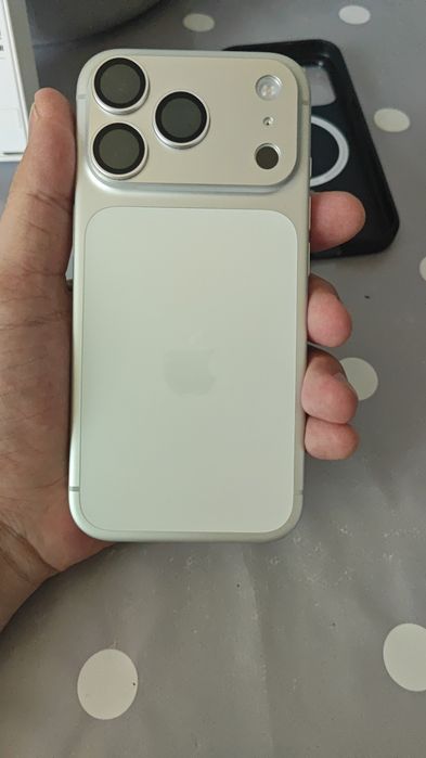 Айфон 17 про e-sim, срочно