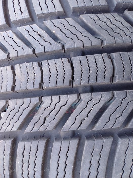 Гуми 215/55/17 Континентал