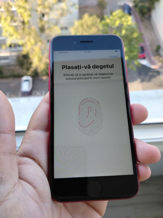 iPhone SE 64GB RED – stare foarte bună, fără zgârieturi
