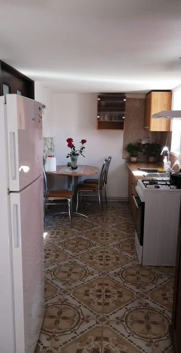 Închiriez  cameră la curte