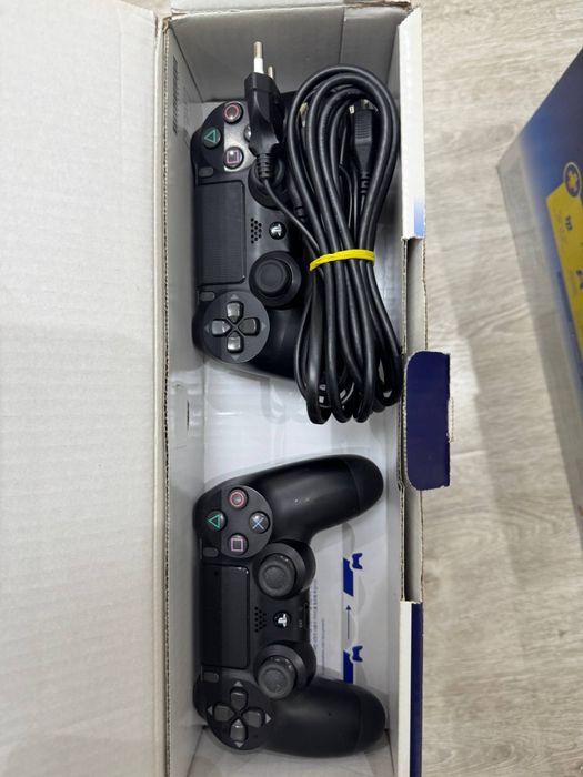 PS4 PRO 4K Sotiladi, XOTIRA 1 TB, Holati ZO'R.