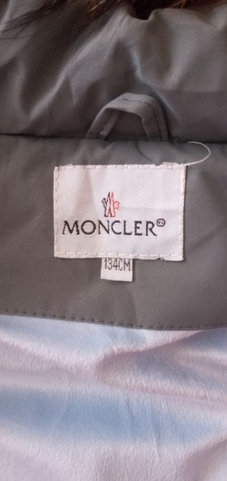 Продам куртку для девочек