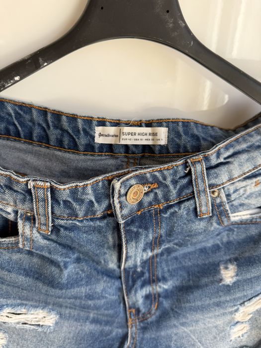 Pantaloni scurti de blugi Stradivarius