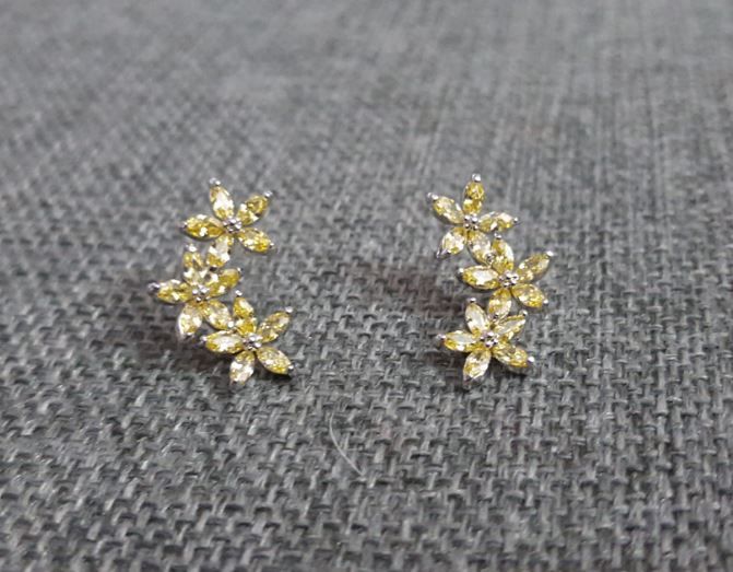 Стилни сребърни обеци