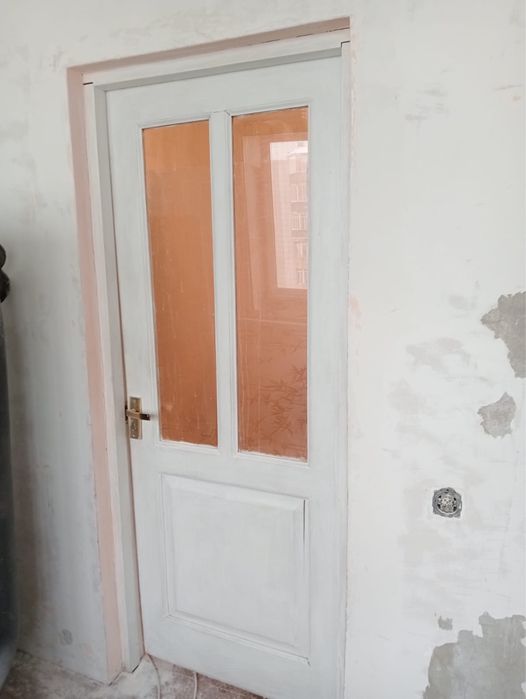 Продаю дверь , телевизор , унитаз , раковина