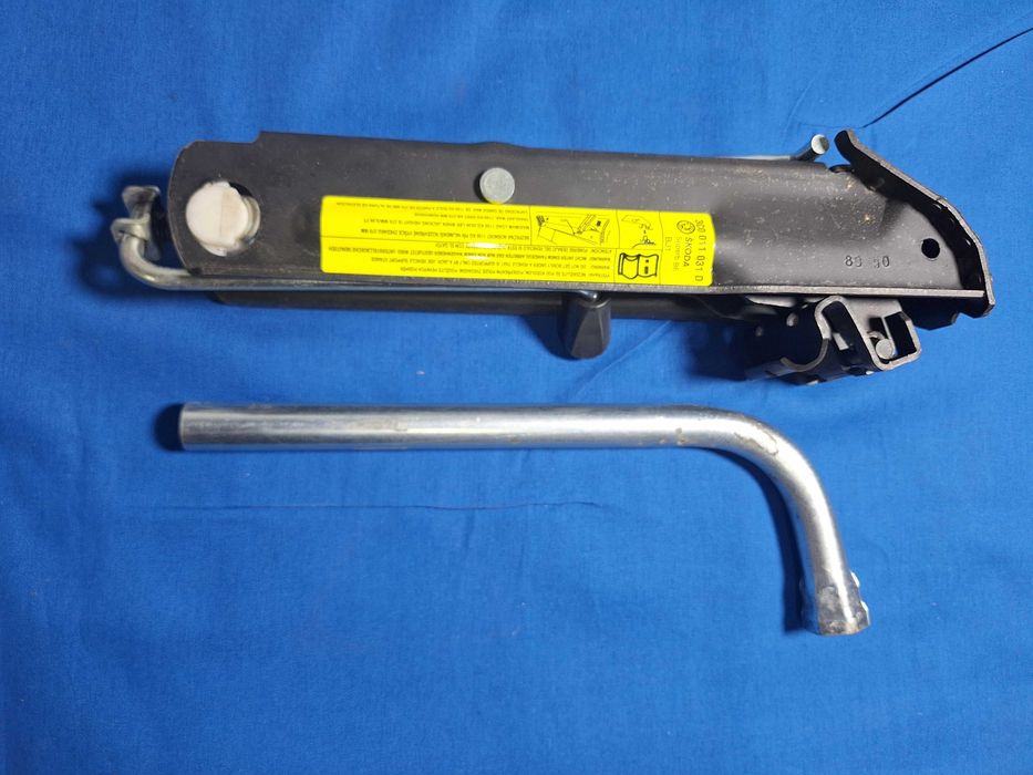 Cric AUTO OEM SKODA Super / VW Passat / Seat Toledo EXEO