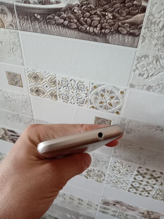 Телефон смартфон самсунг Samsung j1 2016