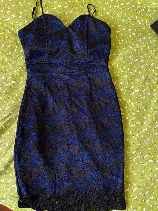 Елегантна тъмносиня рокля